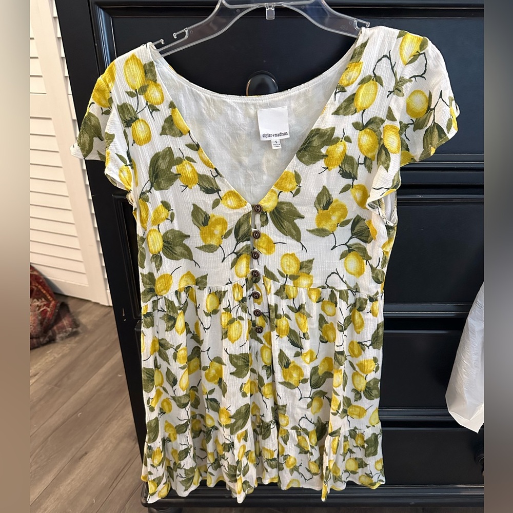 Skyler + Madison short sleeve baby doll dress with lemons size small